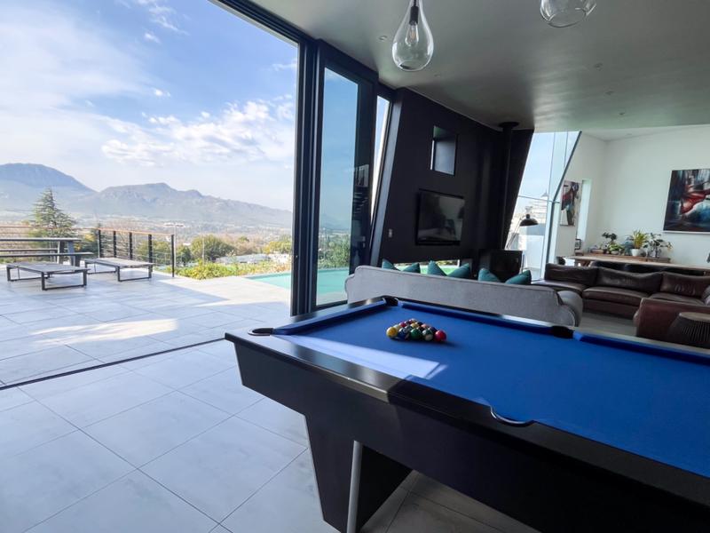 6 Bedroom Property for Sale in Hoog En Droog Western Cape